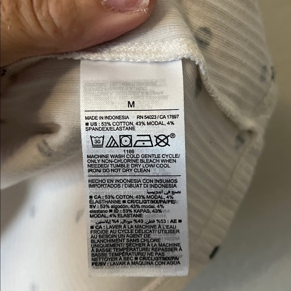 Old Navy White and Black Polka Dot Ribbed Tee Medium, Like New 🏷️Condition! - Picture 5 of 6